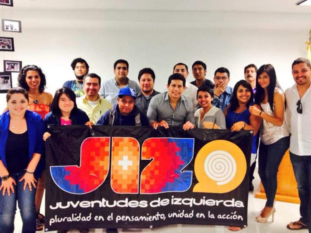 Encuentro de Juventudes de Izquierda con lona JIZ al frente.
